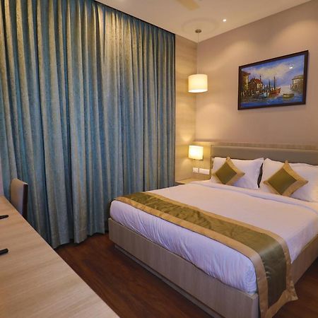 Goa Country Club Hotel Gurgaon Exterior photo