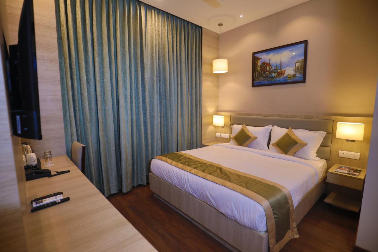Goa Country Club Hotel Gurgaon Exterior photo