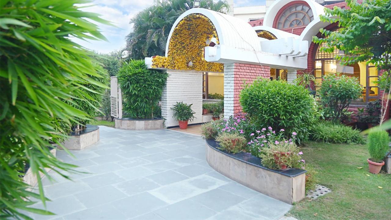 Goa Country Club Hotel Gurgaon Exterior photo