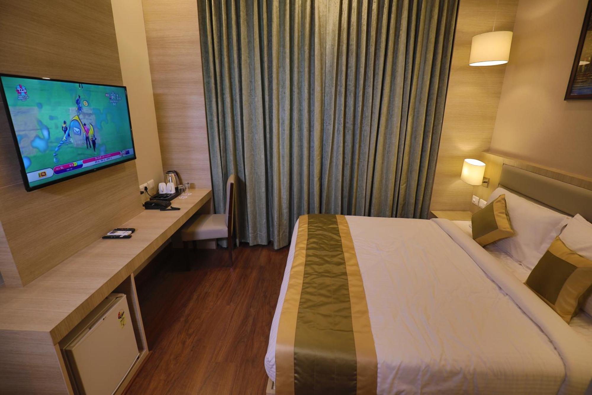 Goa Country Club Hotel Gurgaon Exterior photo