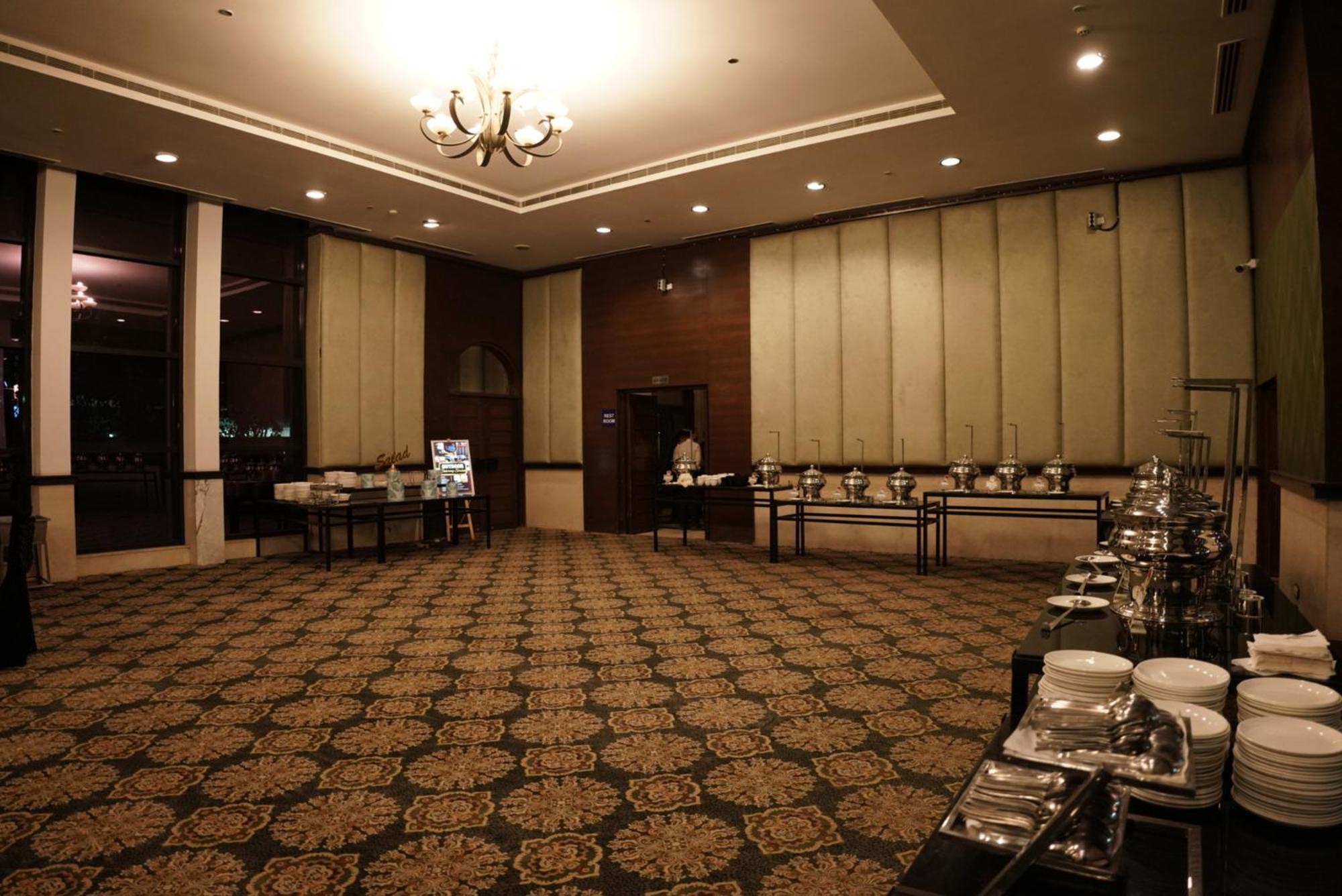 Goa Country Club Hotel Gurgaon Exterior photo