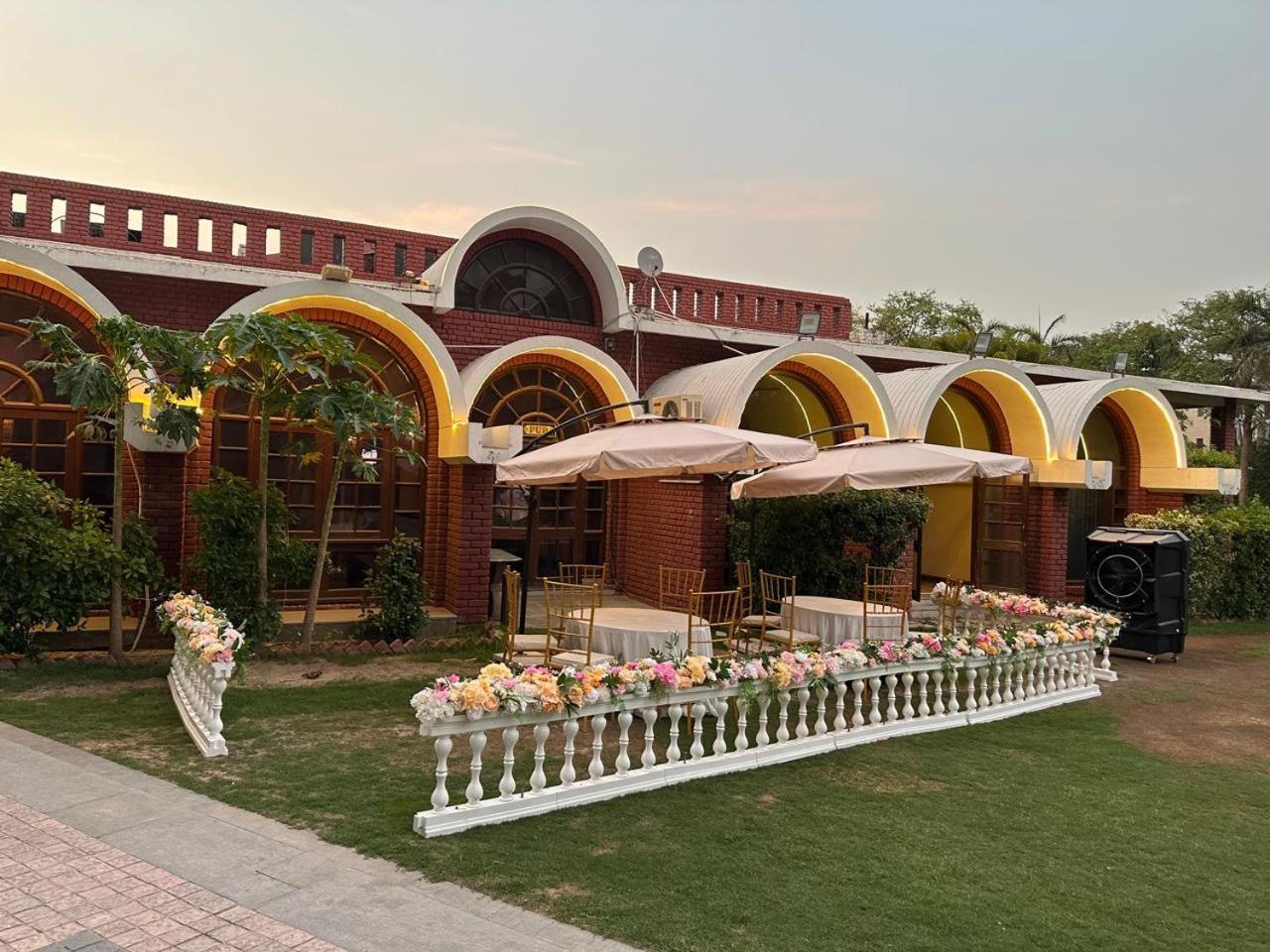 Goa Country Club Hotel Gurgaon Exterior photo