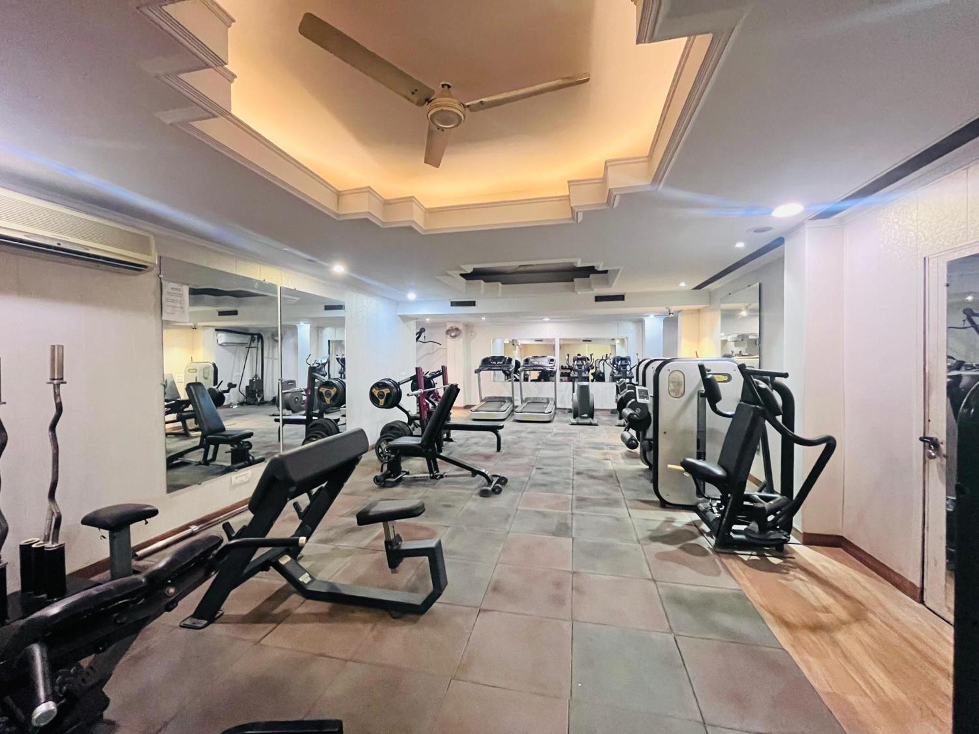 Goa Country Club Hotel Gurgaon Exterior photo